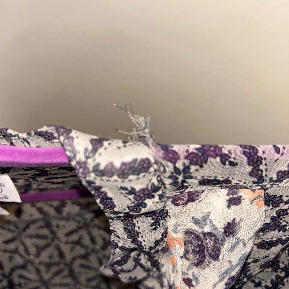 A Pea in the Pod Black and Cream Patterned Top - Picture 4 of 6